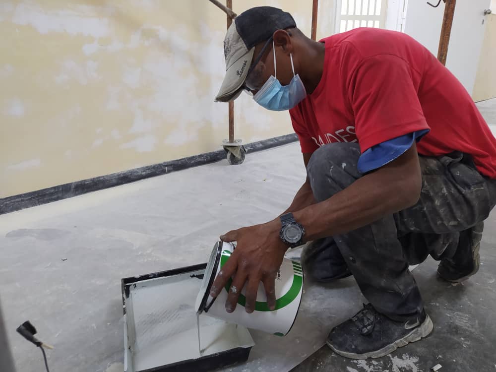MVzlaBella's tweet photo. En el edificio Trasbordo reciben clases más de 3 mil estudiantes de las Escuelas de Educación, Administración y Contaduría, distribuidos en 105 salones intervenidos por el Gobierno Bolivariano, a través de la Comisión Presidencial para la rehabilitación y recuperación de la #UCV. https://t.co/o7kWed20nR