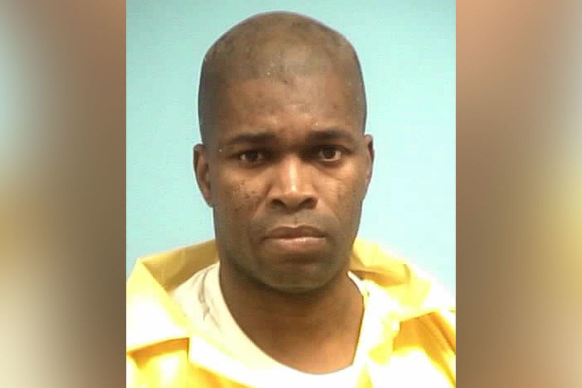 GOP_Ethics's tweet photo. White America: where a Black man is sentenced to life in prison for an ounce of pot but Kyle Rittenhouse can murder two people and walk free
#AllenRussell #KyleRittenhouseTrial https://t.co/jTPIhBfTFm