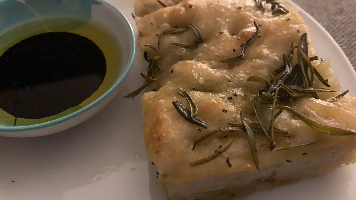 555ESC's tweet photo. Ok, I’m back with amazing food after a wonderful long social media break! Amazing #wappingsourdough rosemary and salt focaccia with a home made balsamic reduction and Spanish olive oil to start…… https://t.co/CbrfKnxL5r