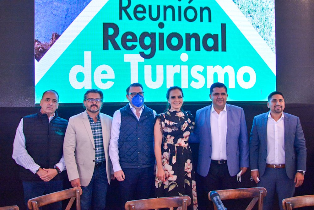 Iremos siempre del lado del crecimiento turístico. Con la Primera Reunión Regional de Turismo en Lerdo, Durango, una iniciativa de la dip. <a href="/SCTorrecillas/">Susy Carolina</a>, los restaurantes y las empresas turísticas unimos esfuerzos en beneficio de este logro regional en beneficio para todos.