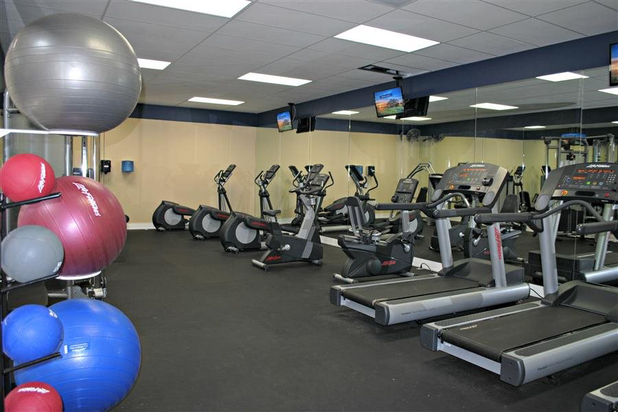 OceanReefatSP's tweet photo. Summer bodies are made in the cold! Get to sculpting in our fitness center! https://t.co/dYMwDry7K8 https://t.co/9x9TtiTg7E