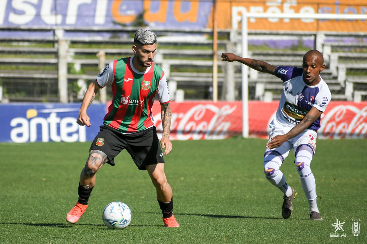LigaAUF's tweet photo. ✔️ Fútbol en Capurro ⚽️

@CAFenix_ 🆚 @maldosad 
#Clausura2021 https://t.co/SZXxrvCb8d