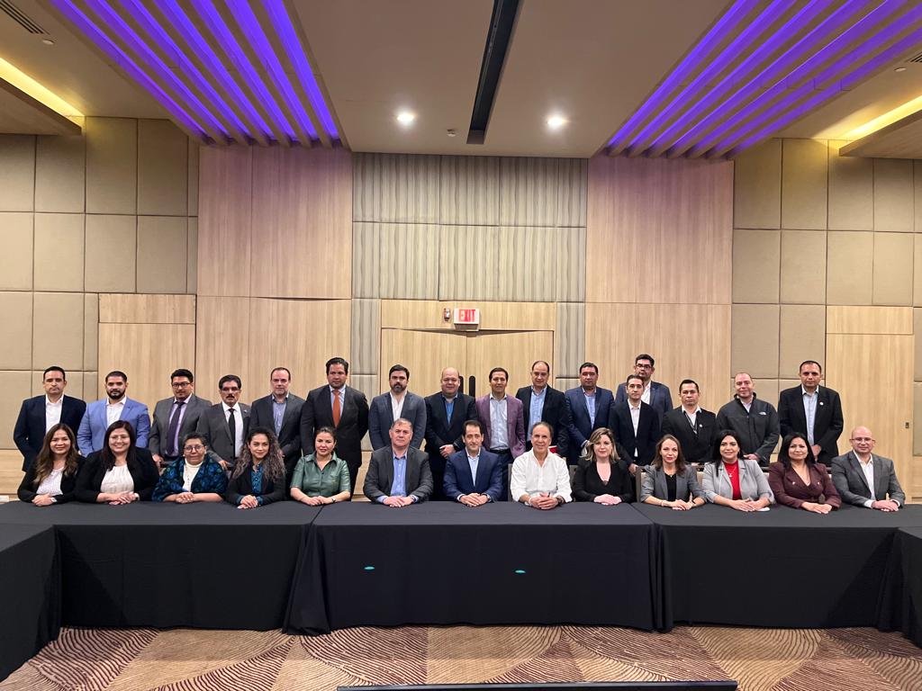 FICOSEC's tweet photo. #Ficosec en compañía de la @Fiscalia_Chih y el @CongresoEdoChih conocieron buenas prácticas implementadas por la @FiscaliaNL. 
Mediante un espacio de #diálogo intercambiaron experiencias que favorecen en la mejora de la #seguridad y procesos de #justicia.

¡Gracias @nuevoleon! https://t.co/eIfYsEr9qV