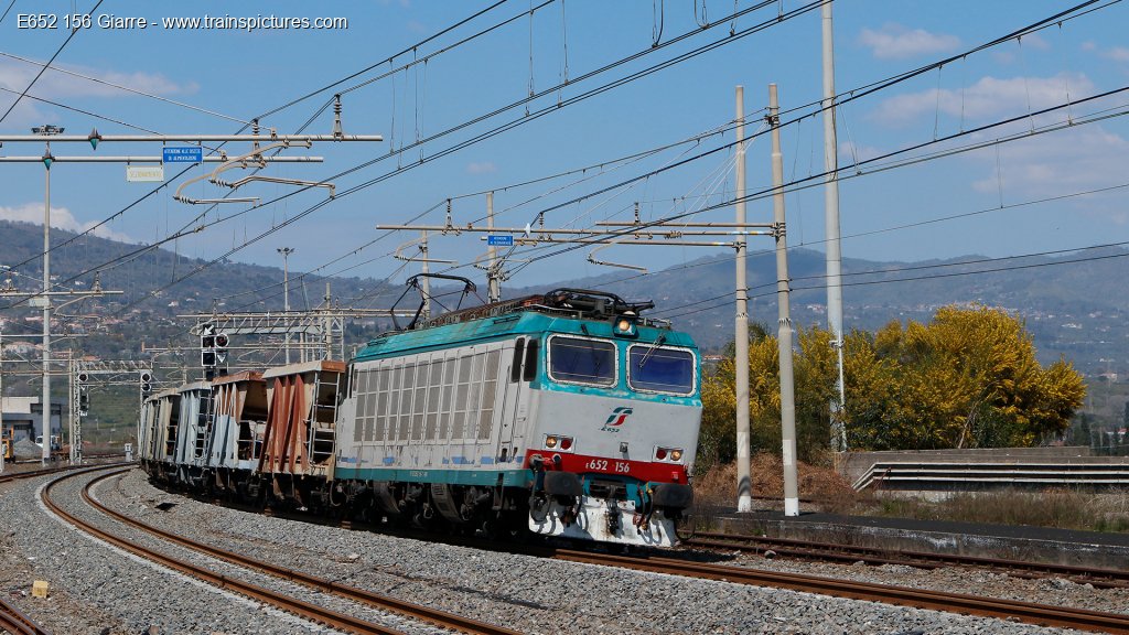 TrainspicturesC's tweet photo. Rubrica: Le Tigri E632, E633 e E652

E652 156 Giarre, 31/03/2021

Foto 1920x1080 FullHD: https://t.co/2SFvEvkv3r

 #fotografieferroviarie #treni #trainspictures #railpictures #ferrovia #e652 https://t.co/JjsUUu6KrD
