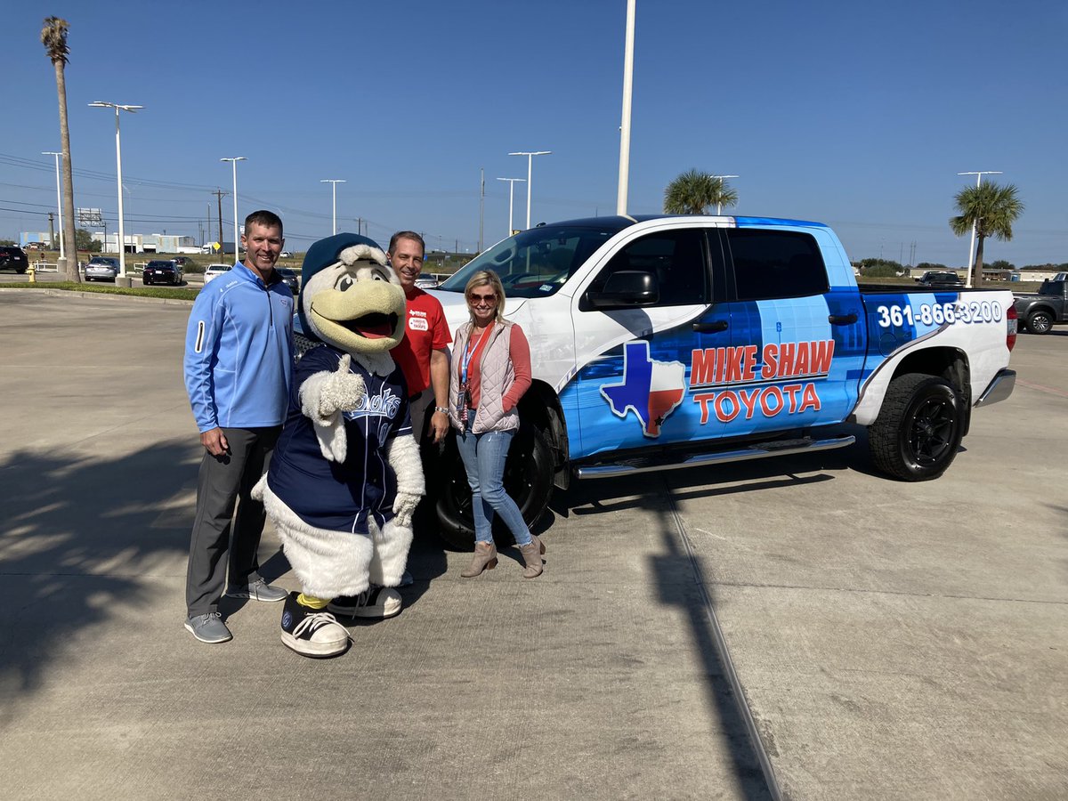 cchooks's tweet photo. Thanks to @mikeshawtoyota_ for including Sammy & Hooks staff in the annual #TurkeysForTroops event!
All active and veteran military personnel can get a FREE turkey until 6PM today! https://t.co/et6wnZiPXA