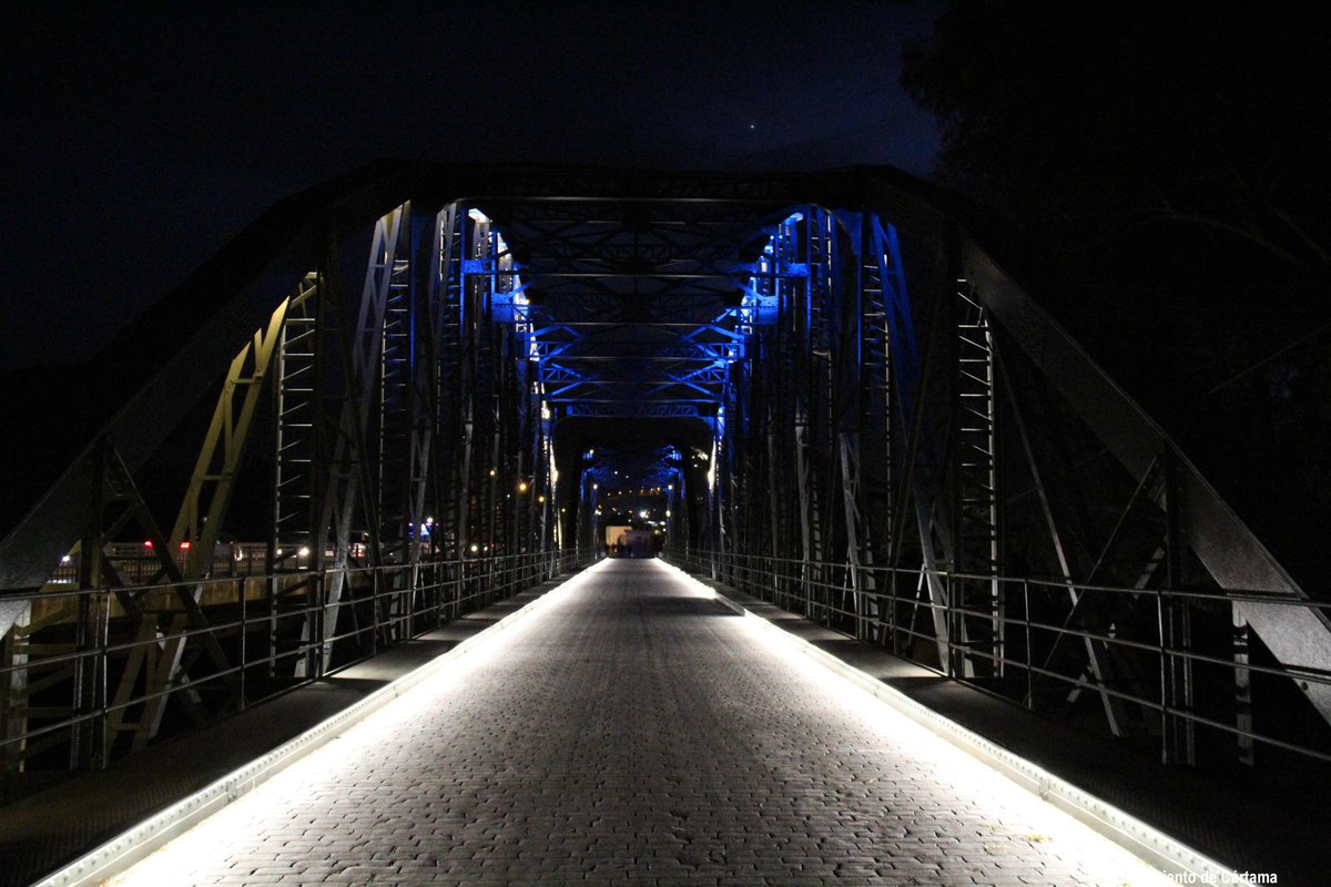 Ayto_Cartama's tweet photo. La Casa Consistorial y el Puente de Hierro se encuentran iluminados de azul para conmemorar el Día Internacional de los Derechos de la Infancia. #Cártama @UNICEFAndalucia @cijcartama https://t.co/vicnoA4yB2