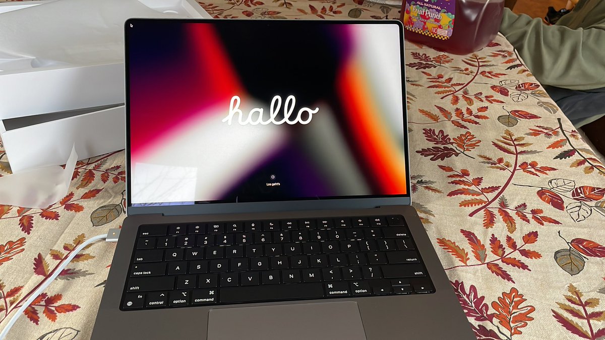 siliconjesus's tweet image. It’s alive! #MacBookPro2021