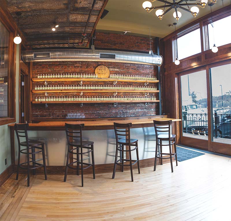45thParallelWI's tweet photo. We've crossed the river.  Opening soon in Stillwater, MN, 45th Parallel will offer specialty distilled Gin and Bourbon along with in house crafted cocktails.
#45thparalleldistillery #45thparallelstillwater #midwestgin #borderbourbon https://t.co/z0feQxaeHz
