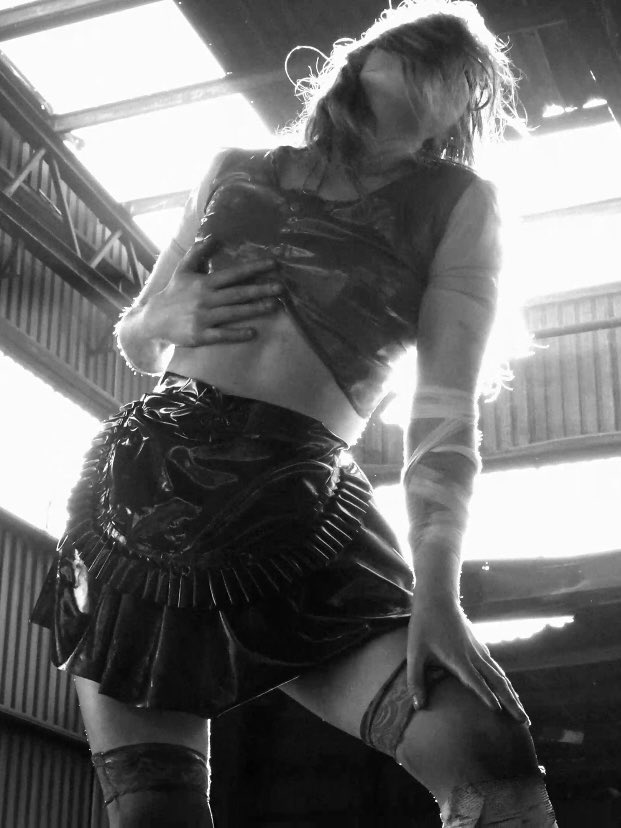 genesisfawn's tweet photo. girl with a dagger music video out now: https://t.co/6ae9quamkn <3 https://t.co/ofHVxPvZhC