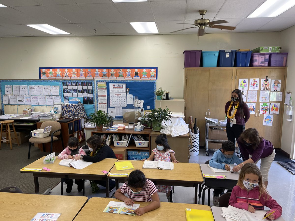 MtViewHawks's tweet photo. RT PrincipalRoddy "Mahalo for visiting Mountain View Elementary, Deputy Unebasami, CAS Farias &amp; Wanelle! #weareIo https://t.co/mGIHHNPIqh"