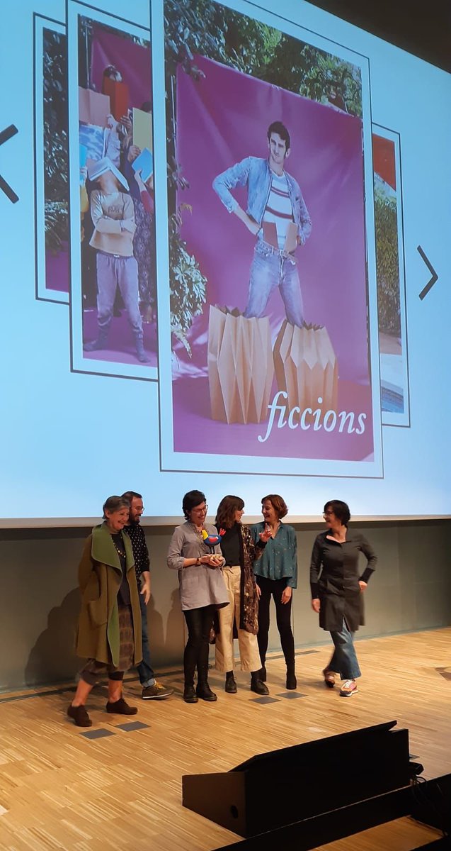 lletres's tweet photo. Moltes felicitats, #EspaiCulturistaSendak! Clausurem el #FLICPRO amb el #PremiFLIC, que ha lliurat la directora de @lletres, @Izaskunarretxe. https://t.co/FV4gSJUMe4