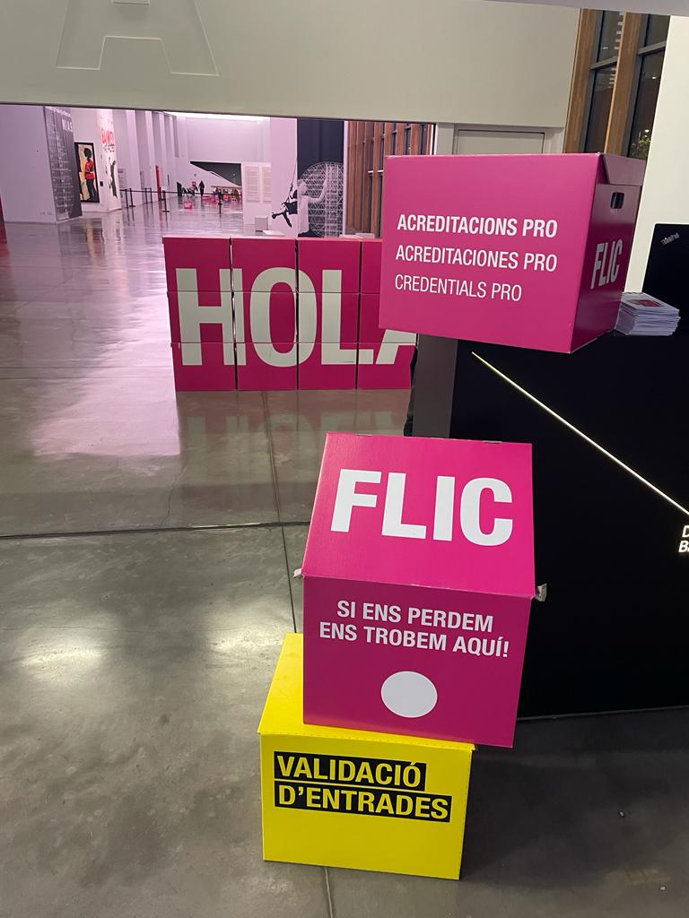 lletres's tweet photo. Moltes felicitats, #EspaiCulturistaSendak! Clausurem el #FLICPRO amb el #PremiFLIC, que ha lliurat la directora de @lletres, @Izaskunarretxe. https://t.co/FV4gSJUMe4