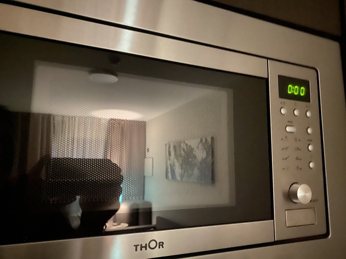 JoakimRapp's tweet photo. .@chrishemsworth Been living in a hotel room for a week with this ThOr microwave at 0:00. My kids are doubting it even runs on Thor energy. What kind of customer service is this?? https://t.co/kl8pOoASkj