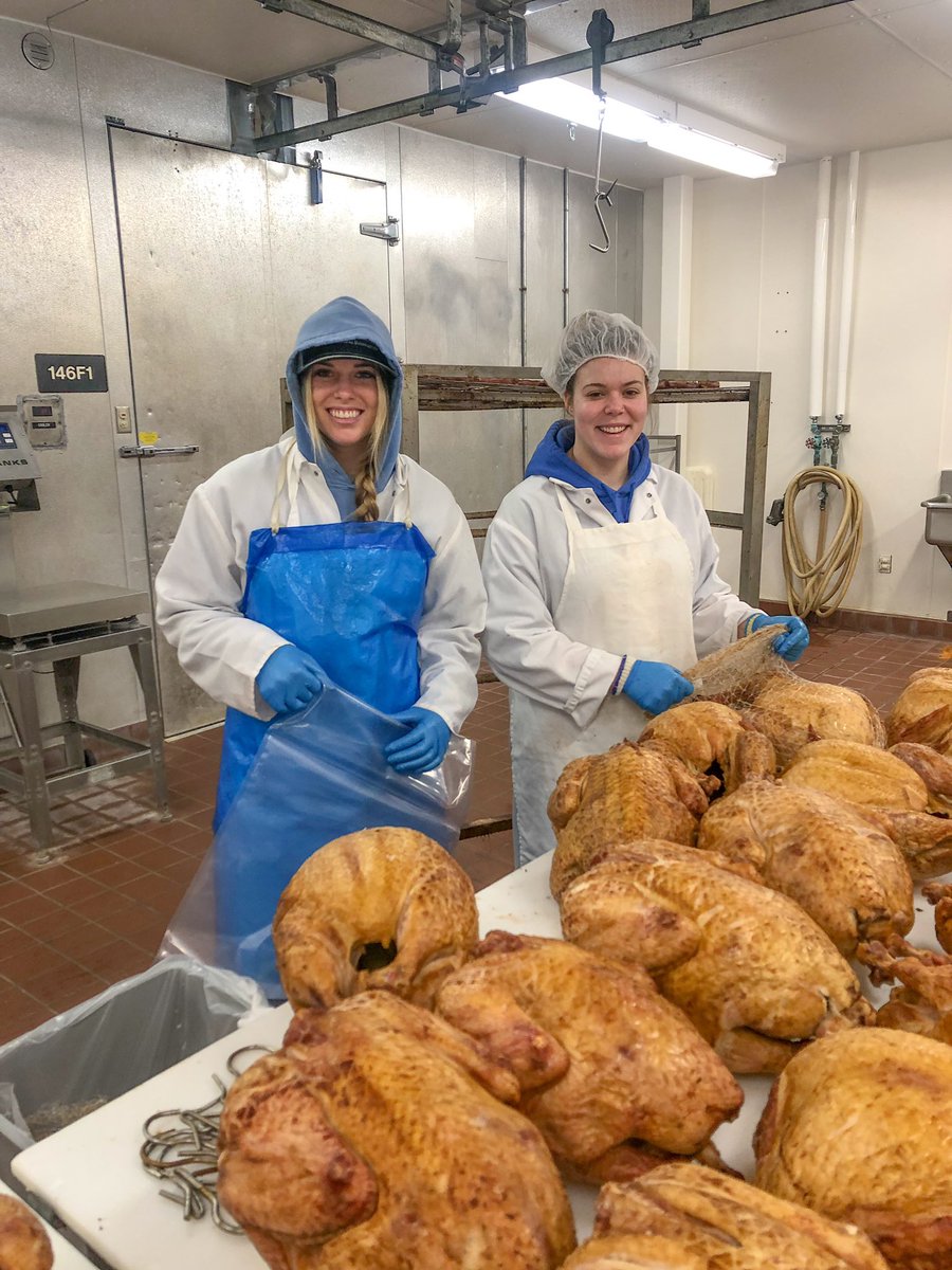 MizzouMeatLab's tweet photo. The ladies got after it early this morning to ensure that our customers turkeys would be ready for pickup! https://t.co/GwQf1XBfG2