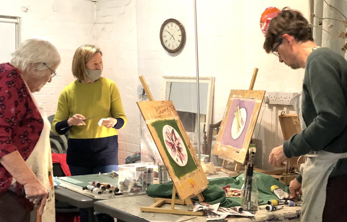 Painting is the best way to finish the week. #oilpainting #artclass #FridayFeeling