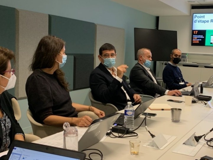 sophie_ledu's tweet photo. Quel plaisir d'avoir accueilli @FrancoisGUY09 à l'#AEISE sur notre site d'#Eastview ! Merci pour ta disponibilité et pour ces échanges francs et conviviaux avec nos équipes ! @KarelleMbobda, @ghiribarren https://t.co/4JFC2Gwq9S