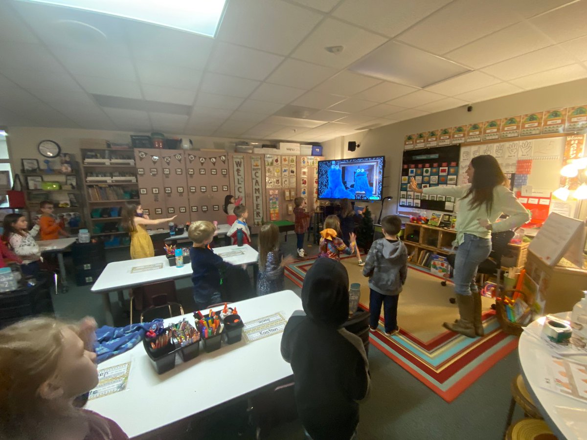 julie_wimberly's tweet photo. Visiting classes for guidance lessons brings me JOY! It’s was a treat to hang w/@MBushnellBBE’s kinder kids today as we dove into self management skills. We got groovy with Cookie Monster’s “I Must Wait” and practiced not popping bubbles. @HumbleISD_BBE Bears are #selfmanagers https://t.co/zelo0OCs7y