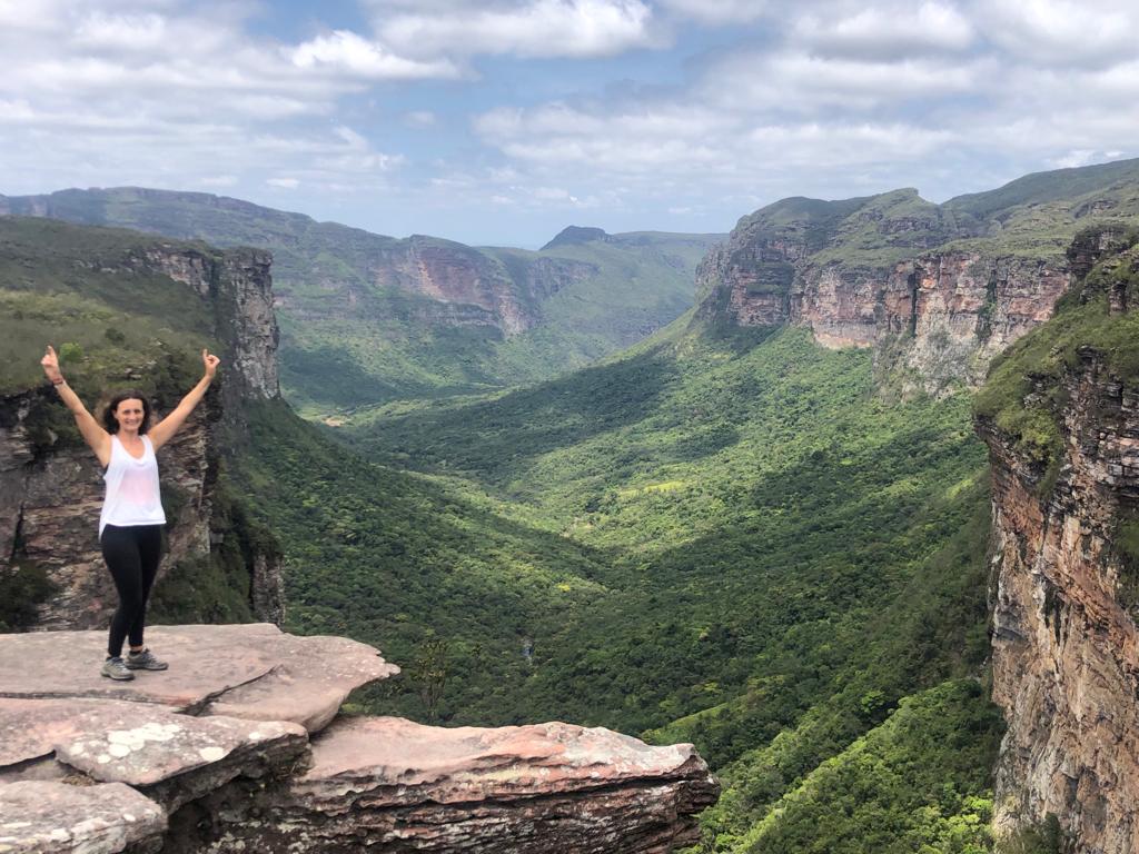 rac1manat's tweet photo. 🔴 Teniu la 🧳 a punt, oi❓Demà a les 15,05h marxem a @VisitBrasil 🇧🇷 Allà hi tenim Laura Rodríguez 📷👇 Agafarem vols @vueling per visitar alguns @mercadillosdnav europeus amb Elena Merín 🌲I tindrem lectures viatgeres recomanades per Helena Bernadas @altairviatges 📚 Veniu 📻‼ https://t.co/HslkUOTQ2I