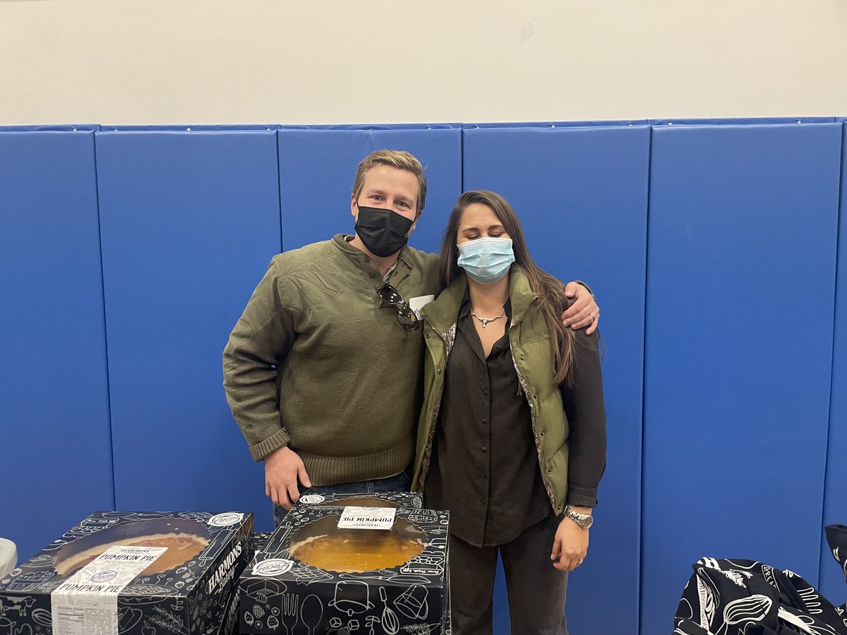 nhutah's tweet photo. Yesterday @HarmonsGrocery donated 150 holiday meals to all the families served by #NeighborhoodHouse! We are grateful to the #volunteers who prepared and distributed the meals, and to the amazing support of #GlobalChildrenFoundation, #Harmons and Dr. Ferguson #HealthChoiceUtah 😍 https://t.co/IJjPO5PBvd