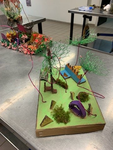 Maquettes réalisées par nos 4ème pour une future exposition sur le thème du "jardin". Pour les voir en vrai, un peu de patience, elles seront exposées en mai dans la galerie Leclerc de Trélissac en mai 😀
#Maquette #LeclercTrelissac #Segpa #ereajoeljeannot