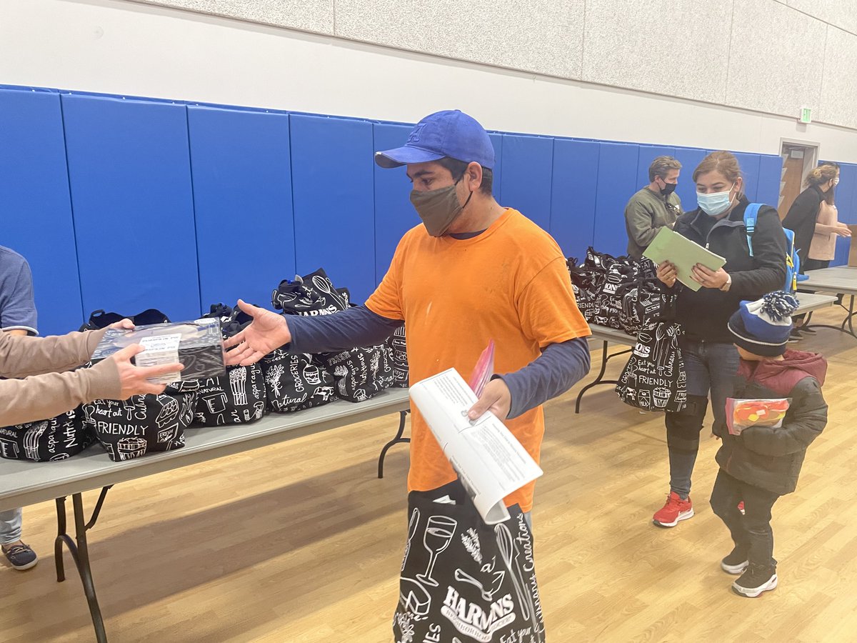 nhutah's tweet photo. Yesterday @HarmonsGrocery donated 150 holiday meals to all the families served by #NeighborhoodHouse! We are grateful to the #volunteers who prepared and distributed the meals, and to the amazing support of #GlobalChildrenFoundation, #Harmons and Dr. Ferguson #HealthChoiceUtah 😍 https://t.co/IJjPO5PBvd