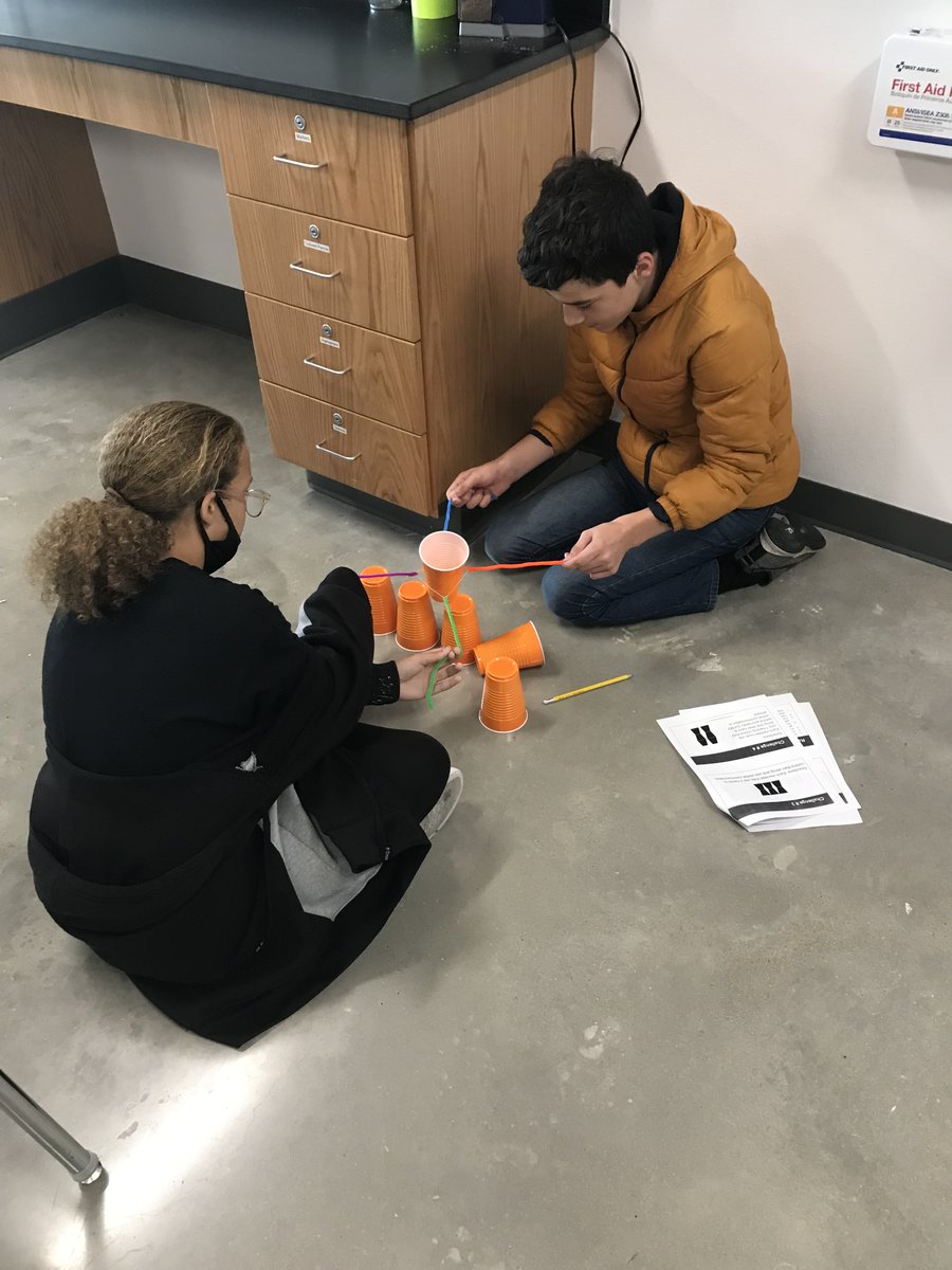 walker_leisd's tweet photo. Cup stacking challenge in Mrs. Young's science class! #GoScienceGo @LEISDScience1 https://t.co/HKQ03X7AXc