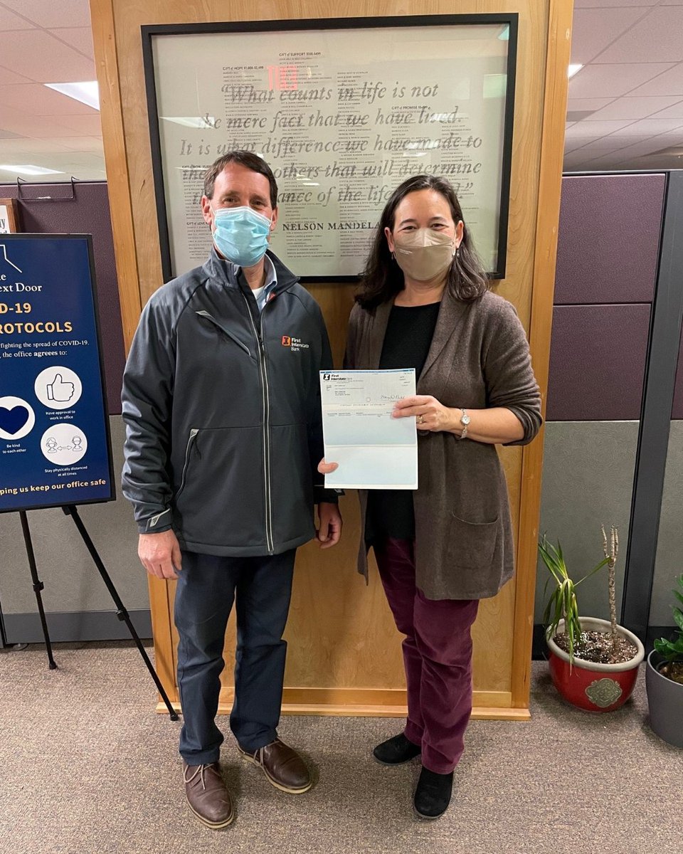 NextDoorInc's tweet photo. Thank you First Interstate Bank in Hood River for your generous donation! 😊 🧤
 
Do you want to help our community during the holiday season? ☃️Contact us at info@nextdoorinc.org on ways you can help!
 
#thankyou #local #support https://t.co/ibh2Rt0AiW