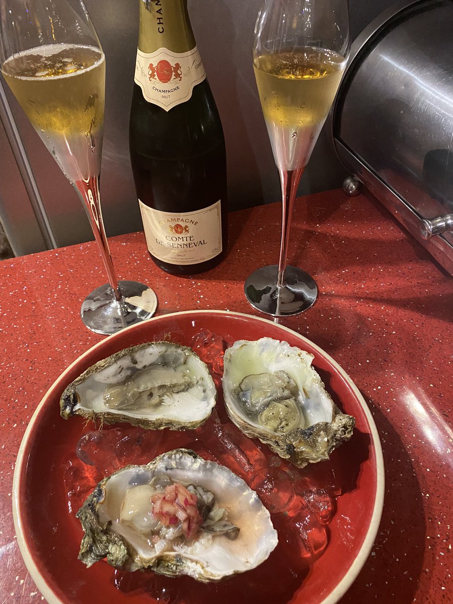 xXxlouxXx's tweet photo. Wow when u have an amazing fishmonger in town @JonahsAber
Halibut or hake … ok I will #takeboth ❤️❤️ https://t.co/2m5obTixWV