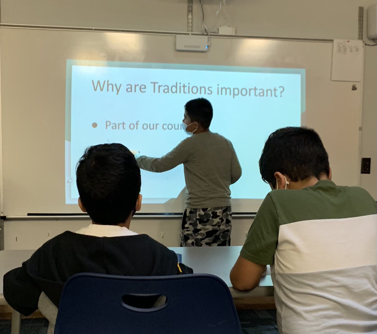 ENLwMsFall's tweet photo. This week 4th grade presented their Tradition presentations. They included family traditions and traditions from their home country. I’m so proud of their hard work. 💛

Thank you @LCSDtechcoach for teaching us digitally literacy skills to successfully complete our projects! https://t.co/NmiKW26YE1