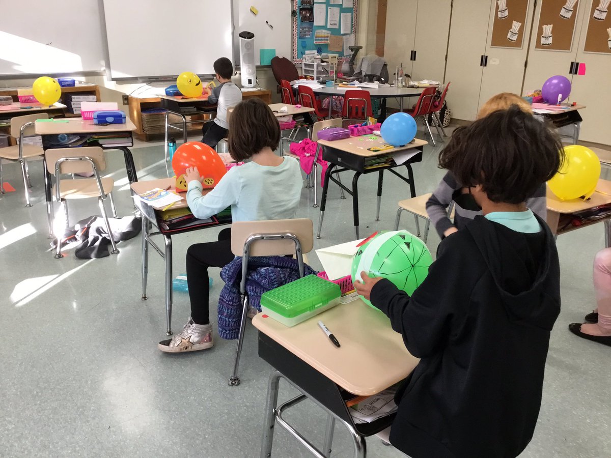 MrsKingGrade3's tweet photo. We read Balloons Over Broadway this week. Then we continued learning about the history of the Macy’s Thanksgiving Day Parade. Today we made our own parade floats! #WillardPride @Willard_School https://t.co/KKrRB3cx77
