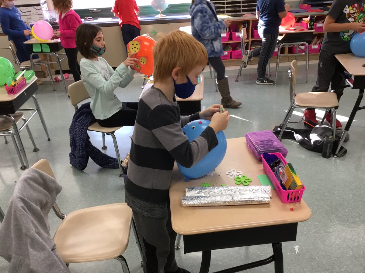 MrsKingGrade3's tweet photo. We read Balloons Over Broadway this week. Then we continued learning about the history of the Macy’s Thanksgiving Day Parade. Today we made our own parade floats! #WillardPride @Willard_School https://t.co/KKrRB3cx77
