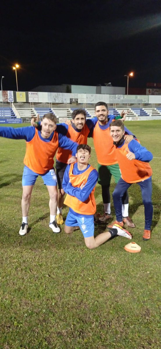 Antonio_Toboso's tweet photo. Equipo ganador💪🏾💪🏾.Vamos @CDZafra https://t.co/FSg4BhS7Zv