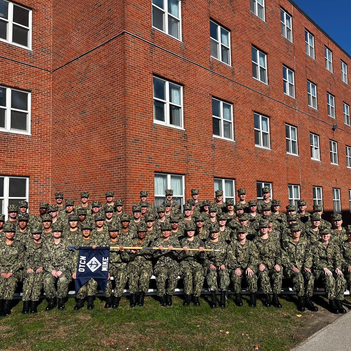 JohnBostonRowe's tweet photo. Fair winds and following seas #ODS Class 22010, it’s been great… #Navy #AnchorsAweigh #Hooyah #HooyahNavy #AGlobalForceForGood #HonorCourageCommitment  #OfficerDevelopmentSchool #SeniorChiefsGetItDone https://t.co/lZz9PNTLXS