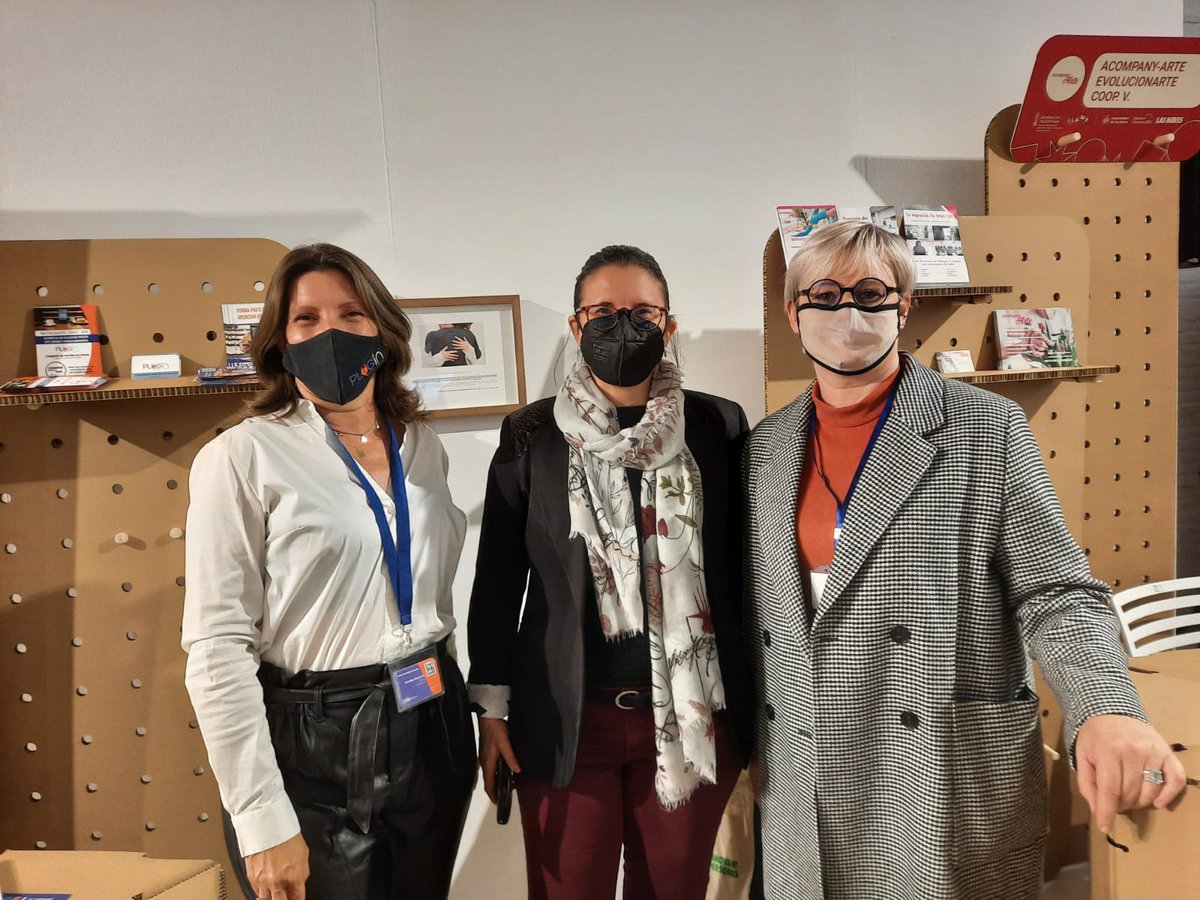acompany_arte's tweet photo. Hoy en #Lamp3i (feria de #empresas y #startups de triple impacto: #ambiental, #social y #innovación) eramos en buena compañía, con Teresa García Muñoz, DG Emprendimiento y cooperativismo de la Generalitat Valenciana y #MercheRico de Plugin &amp; Publicity. https://t.co/EvG5ecMzvE