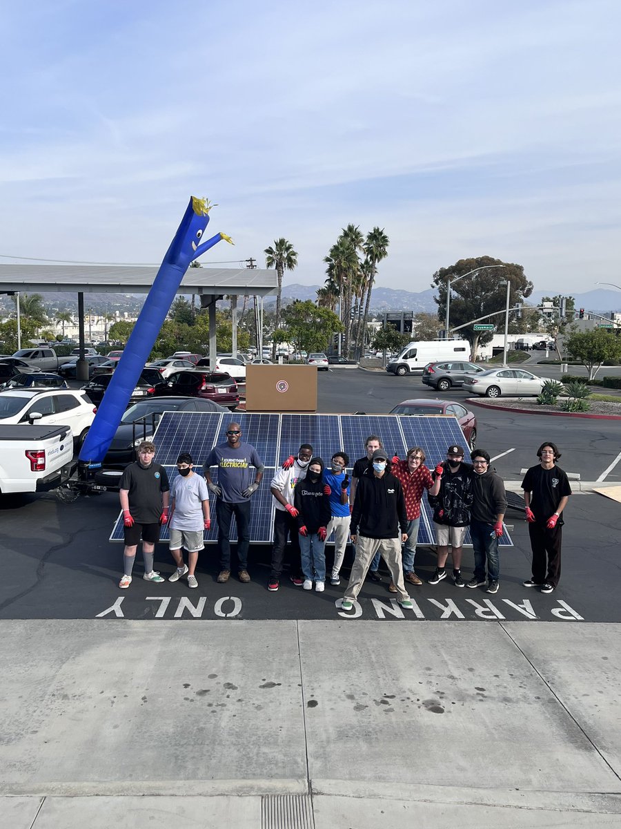 myersatidea1's tweet photo. Students working hard on the Solar Array Build with the Electrical Training Institute and IBEW #IDEACenterHS #GUHSD #CTE #guhsdtech #IBEW #electrical_training_institute https://t.co/sIF4yyEBNx