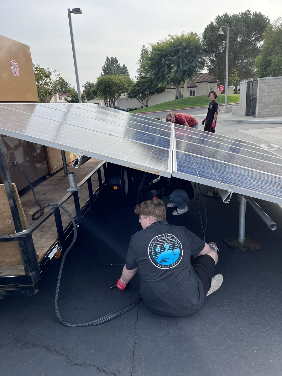 myersatidea1's tweet photo. Students working hard on the Solar Array Build with the Electrical Training Institute and IBEW #IDEACenterHS #GUHSD #CTE #guhsdtech #IBEW #electrical_training_institute https://t.co/sIF4yyEBNx