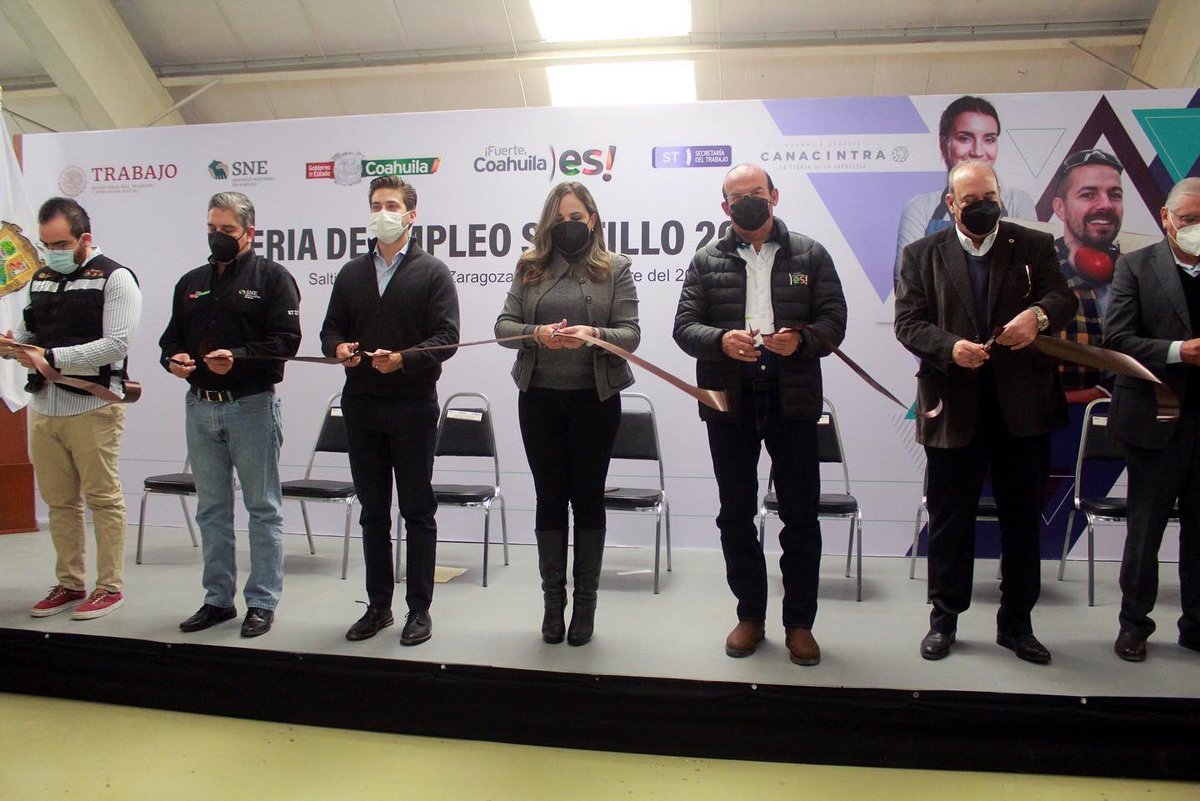 SETRA_COAH's tweet photo. La Secretaria del Trabajo, Nazira Zogbi inauguró la Feria del Empleo Saltillo. Se ofertaron más de 1500 vacantes de la #RegiónSureste. Son 14 Ferias realizadas en 2021 que atendieron a más de 9000 buscadores de empleo. Con recuperación de #Empleo #FuerteCoahuilaEs https://t.co/JPnZog5Nj0