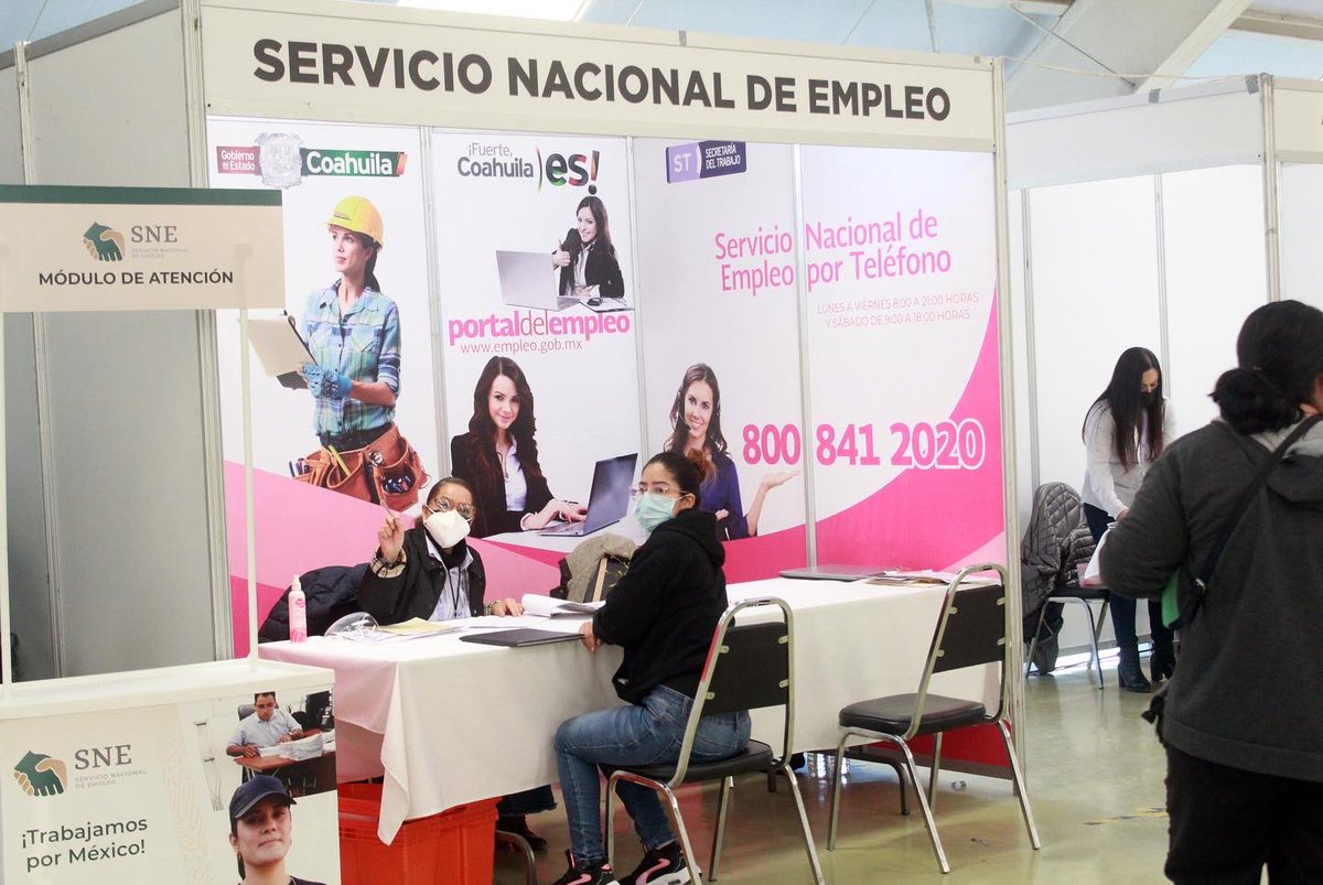 SETRA_COAH's tweet photo. La Secretaria del Trabajo, Nazira Zogbi inauguró la Feria del Empleo Saltillo. Se ofertaron más de 1500 vacantes de la #RegiónSureste. Son 14 Ferias realizadas en 2021 que atendieron a más de 9000 buscadores de empleo. Con recuperación de #Empleo #FuerteCoahuilaEs https://t.co/JPnZog5Nj0