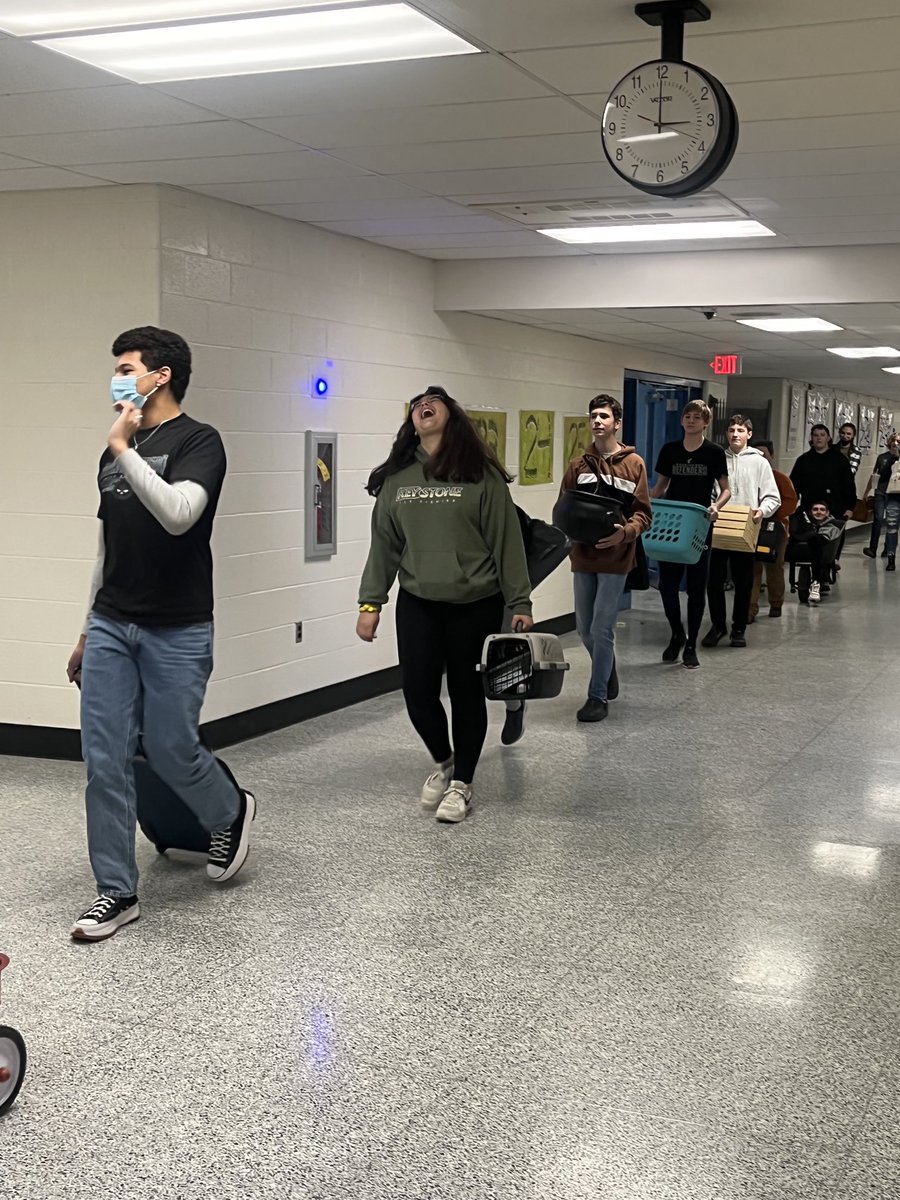 hack0621's tweet image. “Anything but a backpack day” was a huge success in @warriorrunsd ⁦@wrhsprincipals⁩