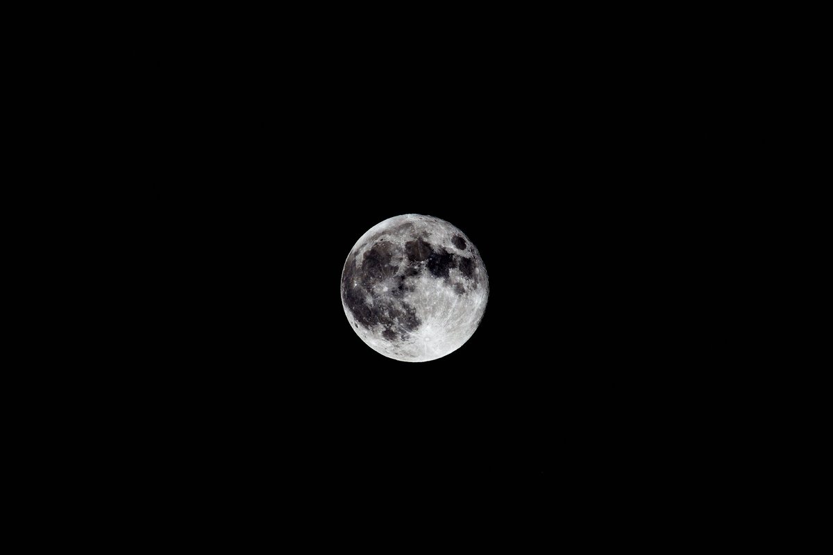 Tonight's moon.
Enjoy.