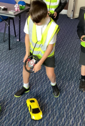 LevenSchool's tweet photo. Year 5 enjoyed an afternoon writing reviews for toys at the Entertainer in Flemingate yesterday with Run with it charity. https://t.co/kRqTm81UsJ
