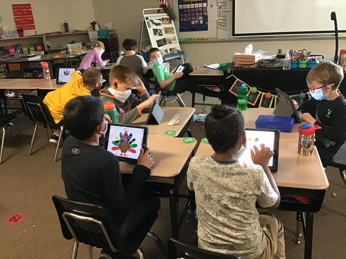 MrsMildenberger's tweet photo. @UpchurchElem 2nd graders working in Seesaw on their Thankful Turkeys #LeaperNation https://t.co/nJt7DceM23