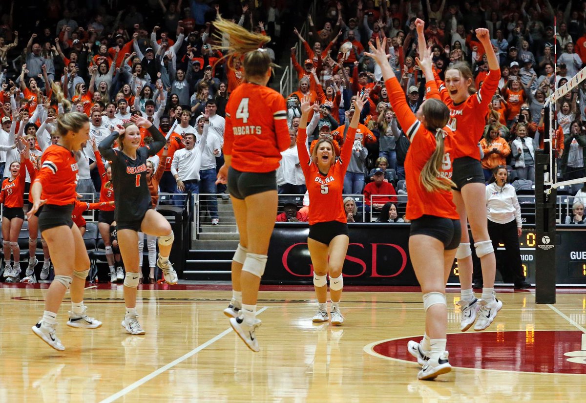 Look at that crowd!  The team behind the team…. THAT’S BOBCAT NATION🧡🤍🧡🤍🧡🤩🤩🤩