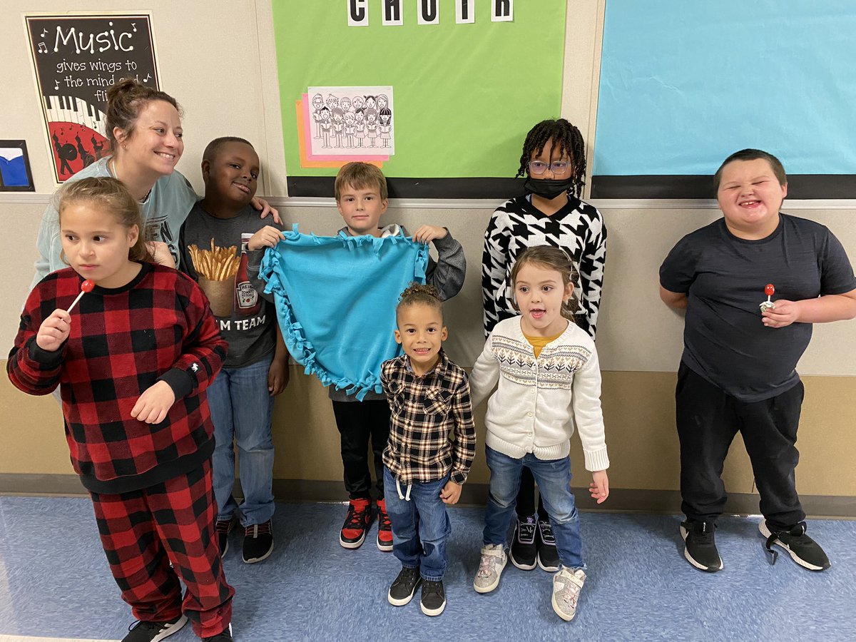 scrandell's tweet photo. Sharing our gratitude for warmth by making blankets for TC Animal Shelter! #BBOwen #BBOPride #bobcatdens https://t.co/WAz4rBXsqc