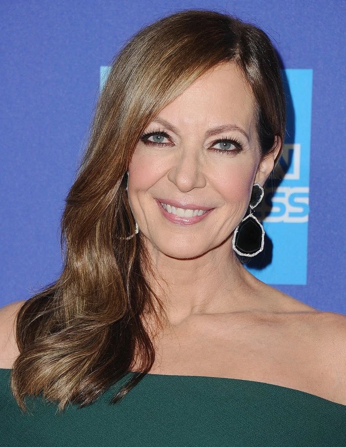  Happy birthday to Goldie s voice actor Allison Janney     ! 