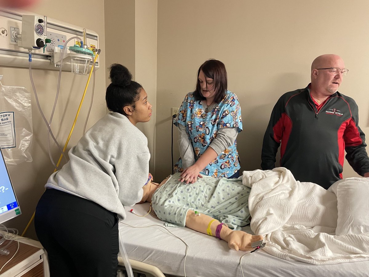 knoxbestHOSA's tweet photo. Powell EMS learning from the best Paramedic students ⁦@roanestate⁩ ⁦@ThePowellPrin⁩ ⁦@CTE4KCS⁩ https://t.co/nlYTnETRKC