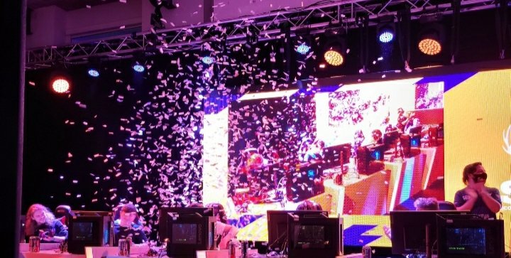 ghilcs's tweet photo. Won SEL4 LAN finals. GG's to @fett1sCSGO and co. was really fun to play on lan, not including the countless tech issues but hope to see more events from SEL in future. (Also ty to @fyedix and @Kylester__ for giving us the opportunity to play!) https://t.co/DDTzJPLWLE
