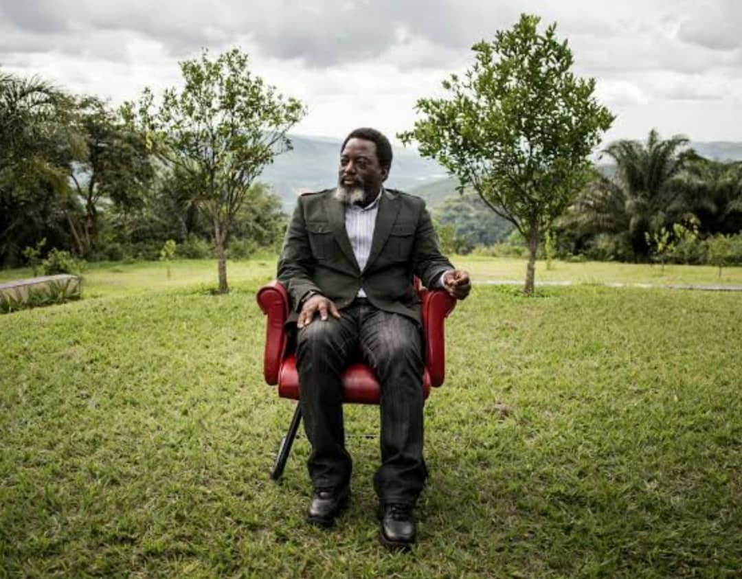 NehemieMwilanya's tweet image. Des interrogations légitimes sur « Congo hold up ». Pourquoi une coalition des médias et Ong pour ces investigations ? Pourquoi rattacher à tout prix les structures en cause, pourtant autonomes à la personne de Kabila ? Faut-il à tout prix enterrer l'homme et son héritage ?