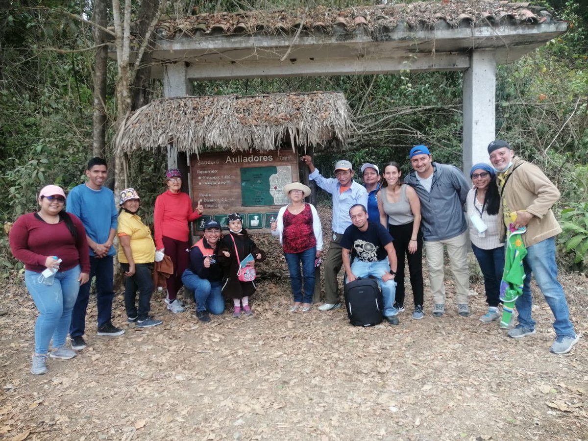 MAE_Zonal5's tweet photo. #NuestrosTécnicos #PRESIS con #NuestrosGuardaparques de la Reserva Ecológica #ManglaresChurute participaron en recorrido vivencial con adultos mayores de la Fundación Caminando al Futuro del #EsteroPalanqueado https://t.co/AAbMugaz9o