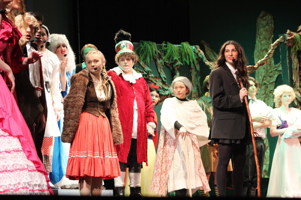 ByngYearbook's tweet photo. Byng Drama’s “Into the Woods” is fantastic! If you haven’t seen it, go to the Friday night or Saturday shows! Great job, @GriffinKellye! See more pics here https://t.co/QfguPVunFj https://t.co/XLPQ07nIyI